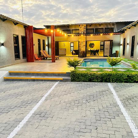 Signature Boutique Guesthouse Маун Екстериор снимка