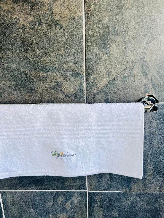 Signature Boutique Guesthouse Маун Екстериор снимка