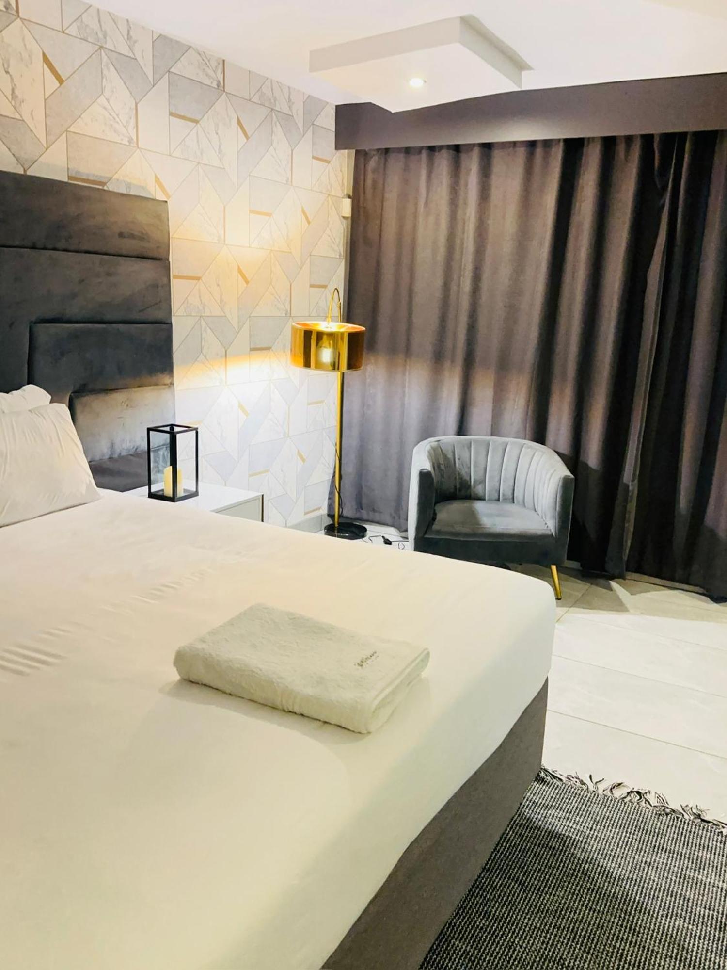 Signature Boutique Guesthouse Маун Екстериор снимка