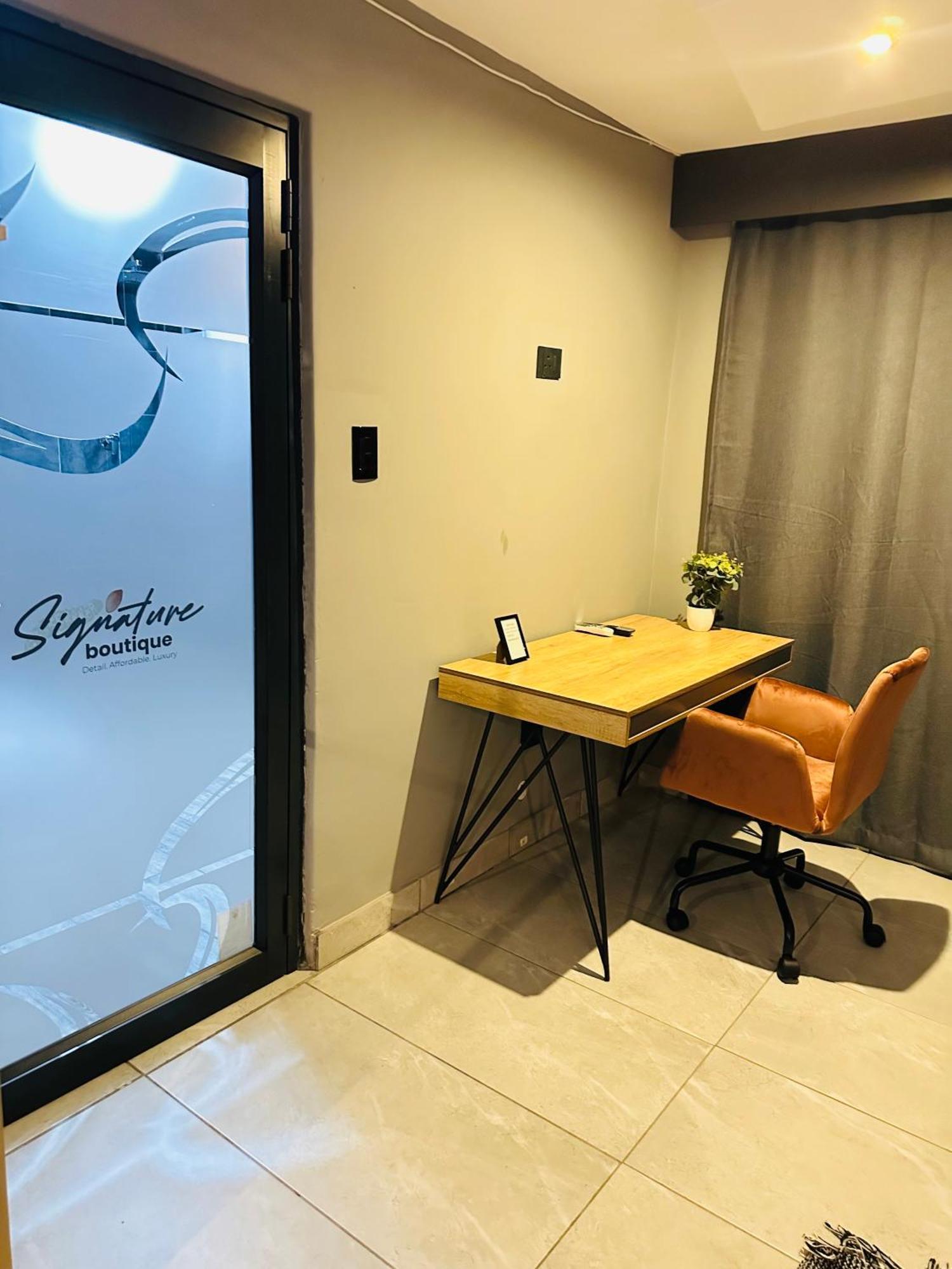 Signature Boutique Guesthouse Маун Екстериор снимка