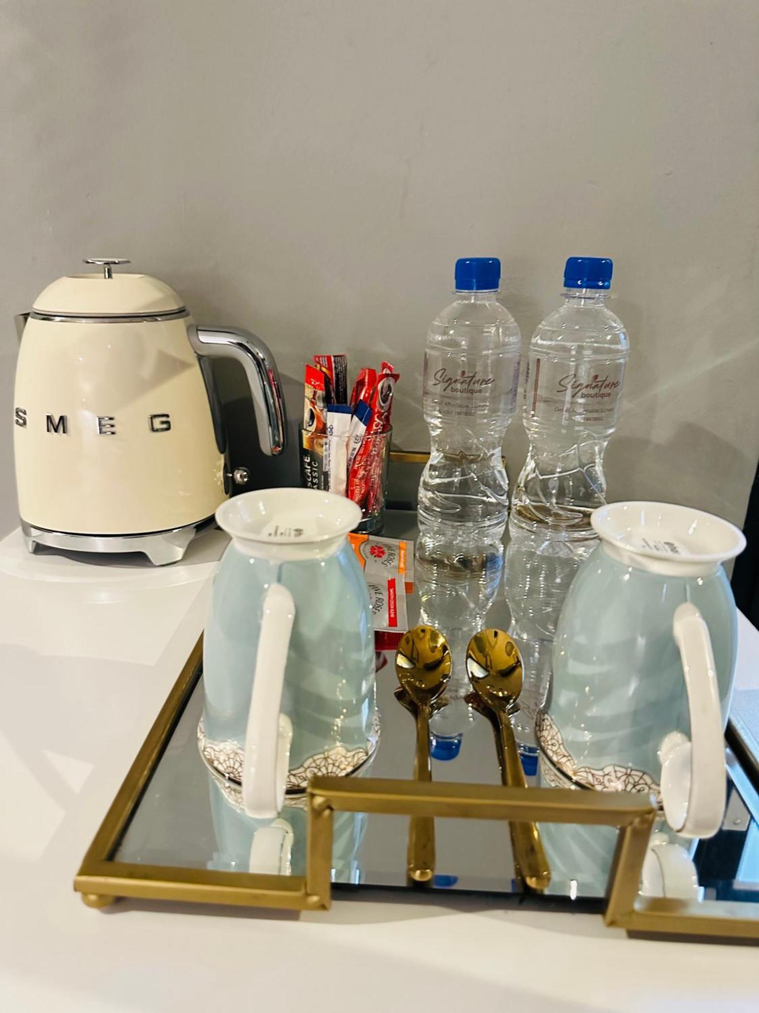 Signature Boutique Guesthouse Маун Екстериор снимка